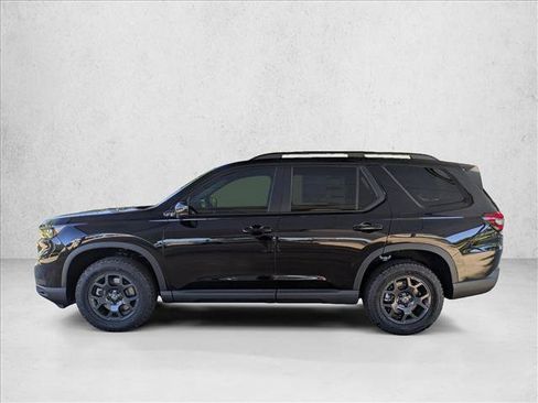 Certified 2025 Honda Pilot TrailSport image 5