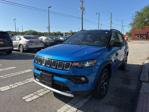 Used 2025 Jeep Compass Limited AWD/4WD image 4