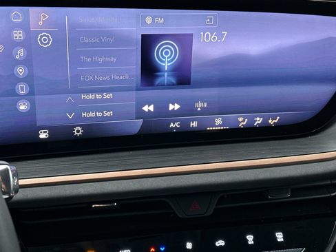 Used 2025 Buick Envision Sport Touring image 18