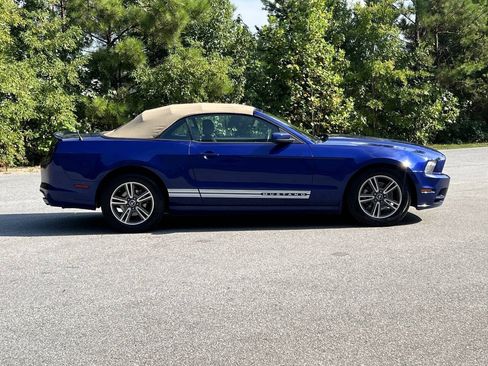Used 2013 Ford Mustang Premium RWD image 5