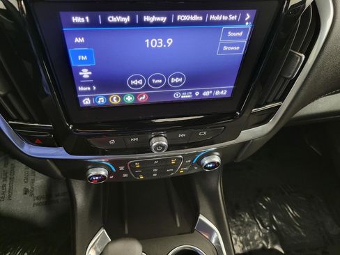 Used 2023 Chevrolet Traverse LT image 7