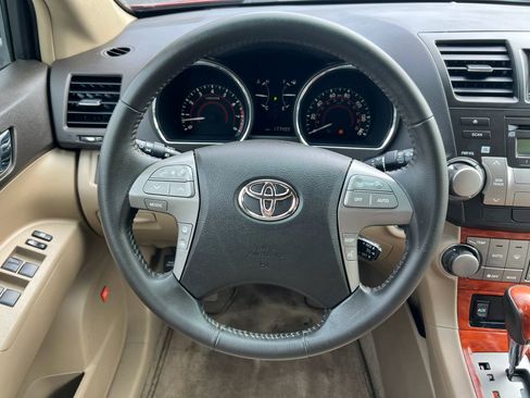 Used 2010 Toyota Highlander Limited AWD/4WD image 16