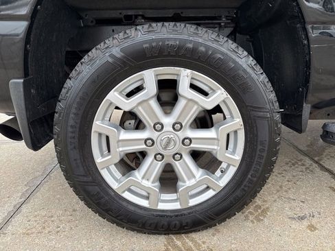 Used 2017 Nissan Titan SV image 51