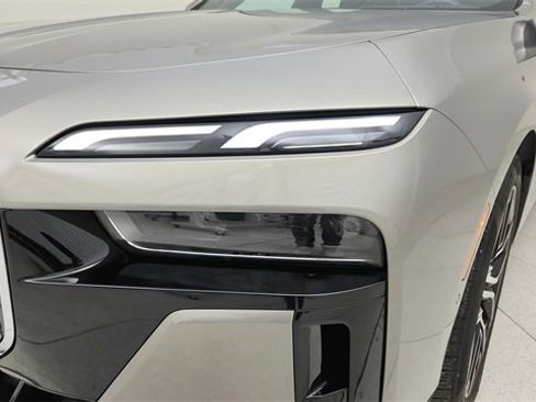 Used 2024 BMW 740i image 10