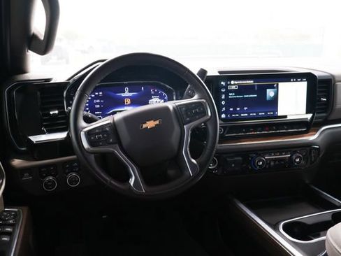 Used 2024 Chevrolet Silverado 2500 LT w/ Texas Edition AWD/4WD image 9