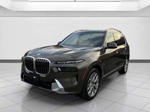 Used 2024 BMW X7 xDrive40i image 2