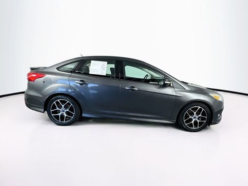 Used 2016 Ford Focus SE w/ SE Sport Package FWD image 11