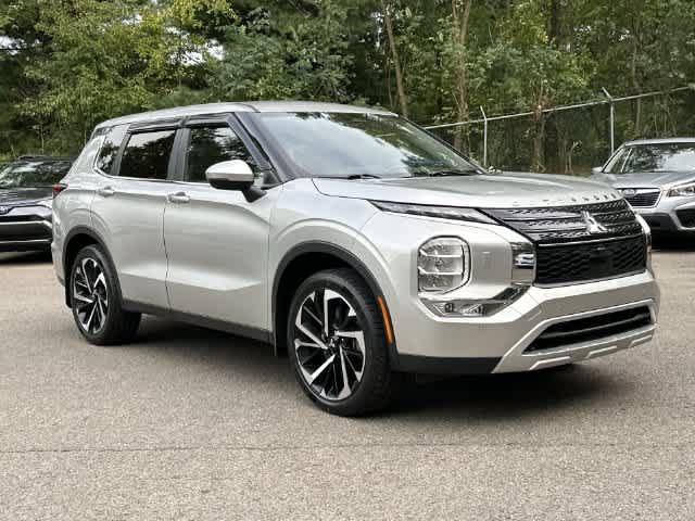 Used 2024 Mitsubishi Outlander SE AWD/4WD image 32