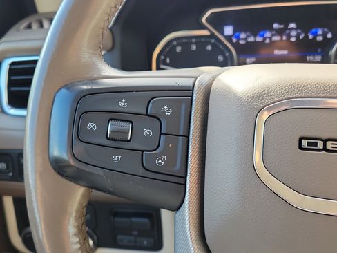 Used 2021 GMC Yukon Denali w/ Denali Premium Package image 19