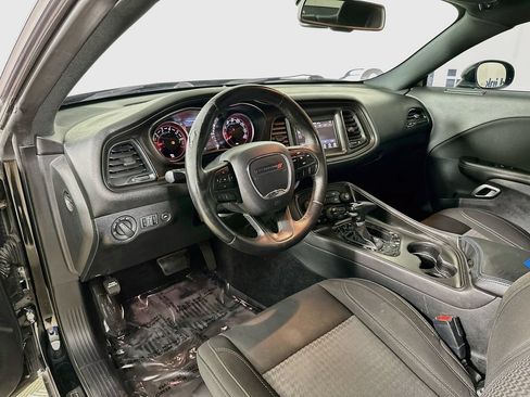 Used 2018 Dodge Challenger SXT RWD image 10