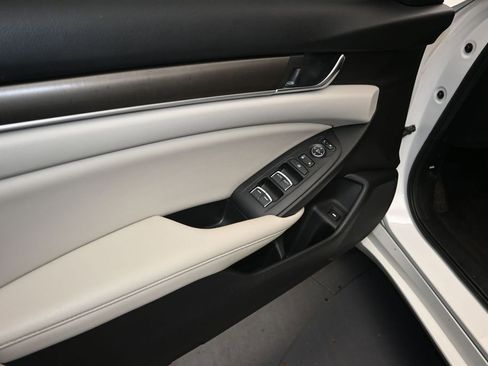 Used 2019 Honda Accord LX image 11