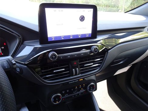 Used 2025 Ford Escape ST-Line w/ Cold Weather Package image 16