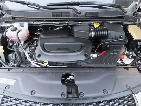 Used 2024 Chrysler Pacifica Touring-L image 15