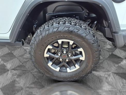 Used 2025 Jeep Wrangler Unlimited Rubicon AWD/4WD image 24