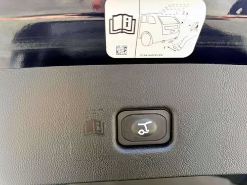 Used 2019 Lincoln Nautilus Select AWD/4WD image 13
