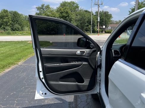 Used 2016 Jeep Grand Cherokee Laredo image 30