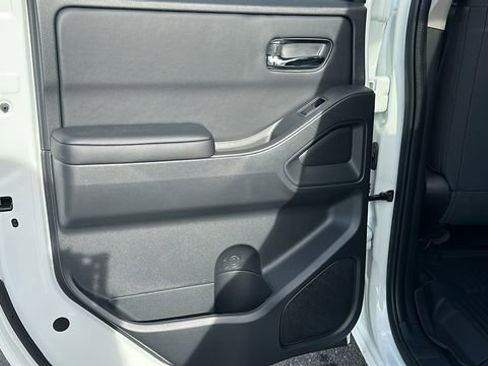 Certified 2025 Nissan Frontier SV image 17