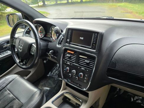 Used 2017 Dodge Grand Caravan SXT image 10