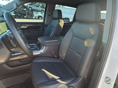 Used 2026 Chevrolet Silverado 1500 LT Trail Boss w/ LT Trail Boss Premium Package AWD/4WD image 5