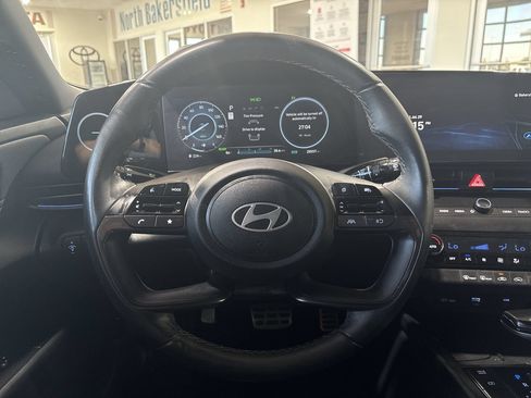 Used 2025 Hyundai Elantra SEL FWD image 14