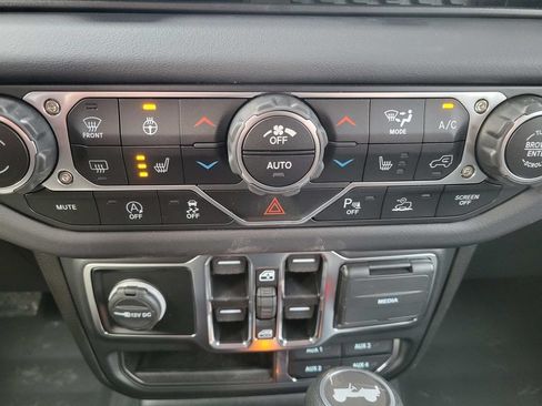 New 2025 Jeep Wrangler Unlimited Sahara w/ Safety Group AWD/4WD image 13