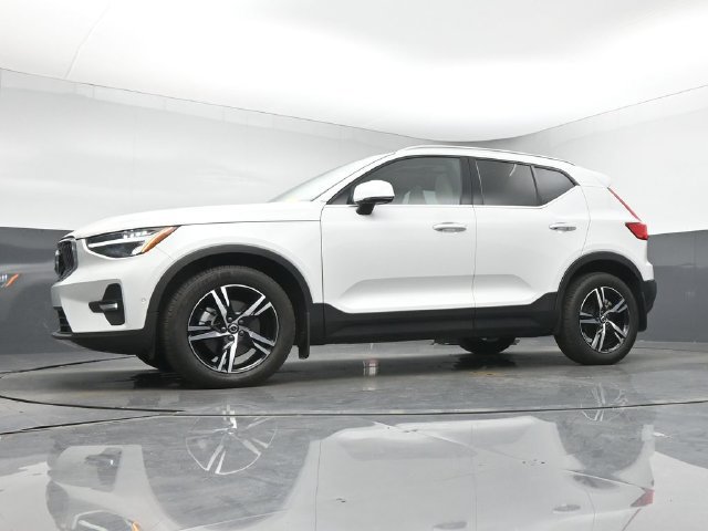 Used 2023 Volvo XC40 B5 Plus w/ Driver Assist Package AWD/4WD image 13
