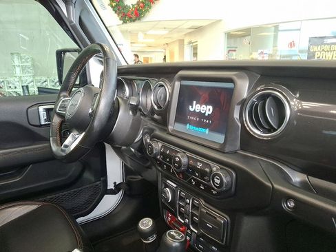 Used 2022 Jeep Wrangler Unlimited Rubicon w/ Xtreme Recon 35" Tire Package image 9