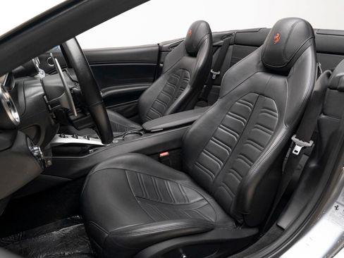 Used 2016 Ferrari California T RWD image 19