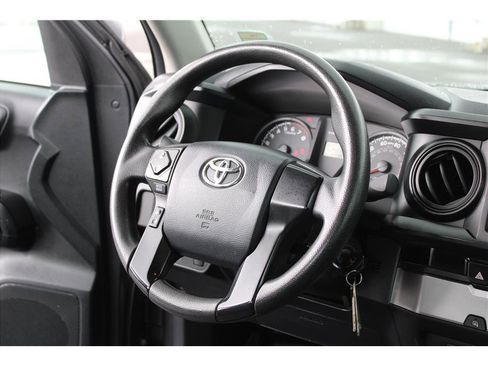 Used 2017 Toyota Tacoma SR5 RWD image 12