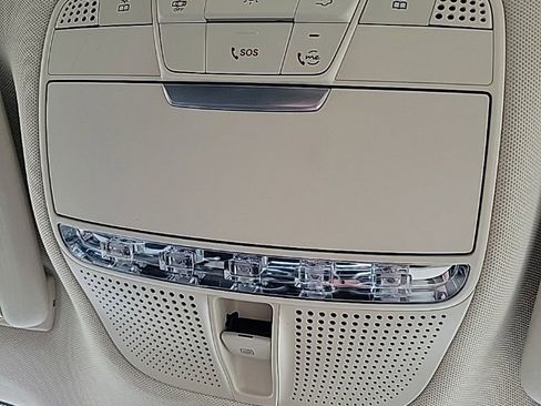 Used 2021 Mercedes-Benz GLC 300 4MATIC image 11