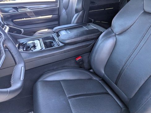 Used 2023 Jeep Wagoneer Series II w/ Flexible Seating Group AWD/4WD image 19