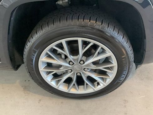 Used 2023 Jeep Grand Cherokee Summit w/ Luxury Tech Group V image 28