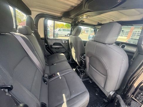 Used 2020 Jeep Gladiator Overland AWD/4WD image 27