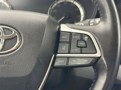 Used 2023 Toyota Highlander LE FWD image 18