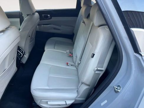 Used 2024 Kia Sorento S w/ Panoramic Sunroof Package image 13