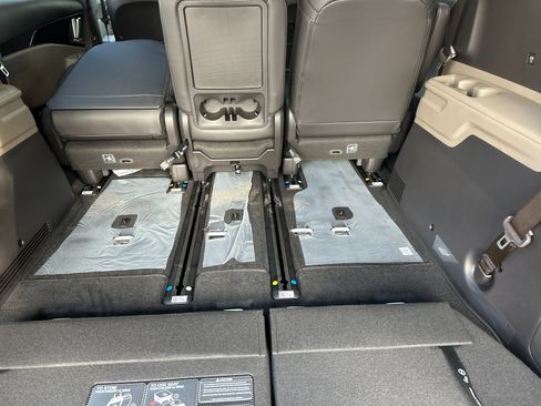 New 2026 Kia Carnival LXS image 16