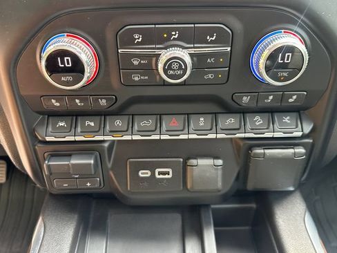 Used 2021 GMC Sierra 1500 Denali w/ Denali Ultimate Package AWD/4WD image 34