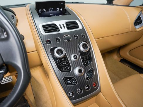 Used 2017 Aston Martin Vanquish Coupe image 44