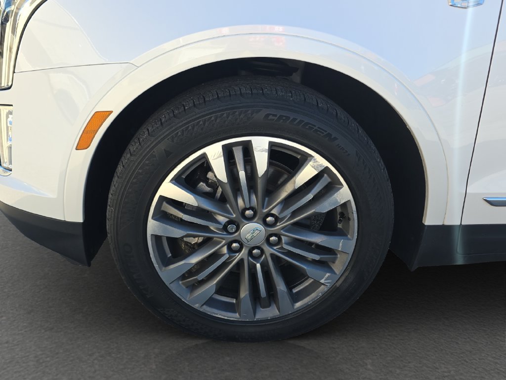 Used 2017 Cadillac XT5 Premium Luxury FWD image 4
