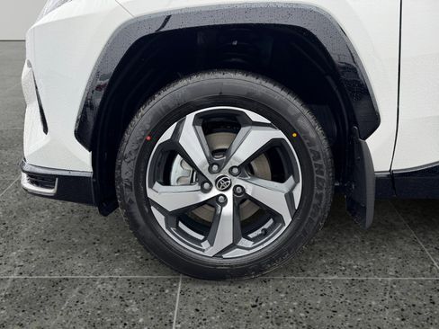 New 2025 Toyota RAV4 SE image 9