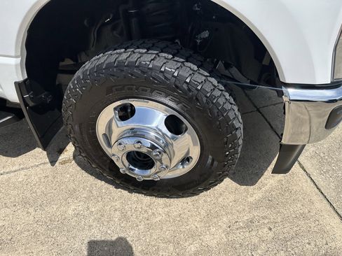Used 2023 Ford F350 XLT w/ 360-Degree Camera Package AWD/4WD image 2
