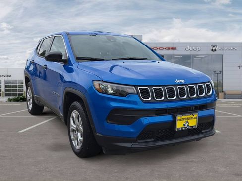 Used 2025 Jeep Compass Sport AWD/4WD image 7
