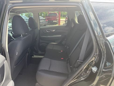 Used 2018 Nissan Rogue SV w/ Sun & Sound Touring Package FWD image 13