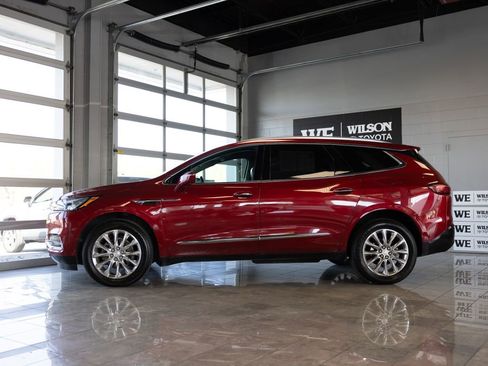 Used 2020 Buick Enclave Premium w/ Surround and Sites Package AWD/4WD image 1