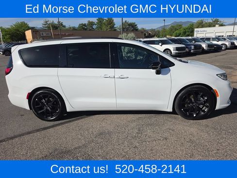 Used 2025 Chrysler Pacifica Limited FWD image 6