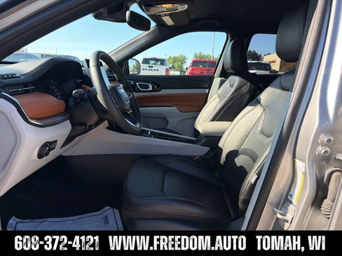 Used 2024 Jeep Compass Limited AWD/4WD image 9