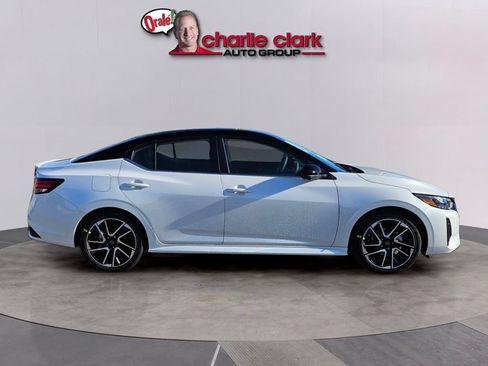 Used 2025 Nissan Sentra SR w/ SR Premium Package FWD image 7