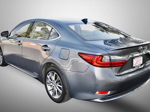 Used 2017 Lexus ES 300h w/ Luxury Package FWD image 5