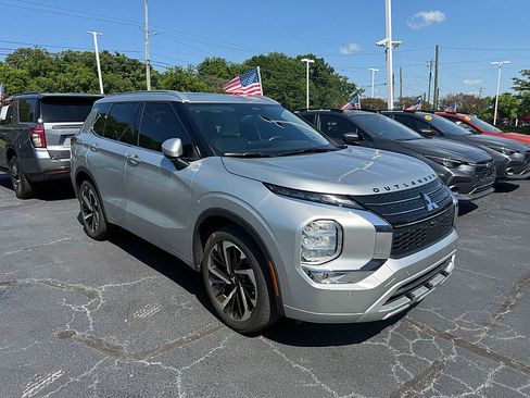 Used 2023 Mitsubishi Outlander SEL FWD image 1