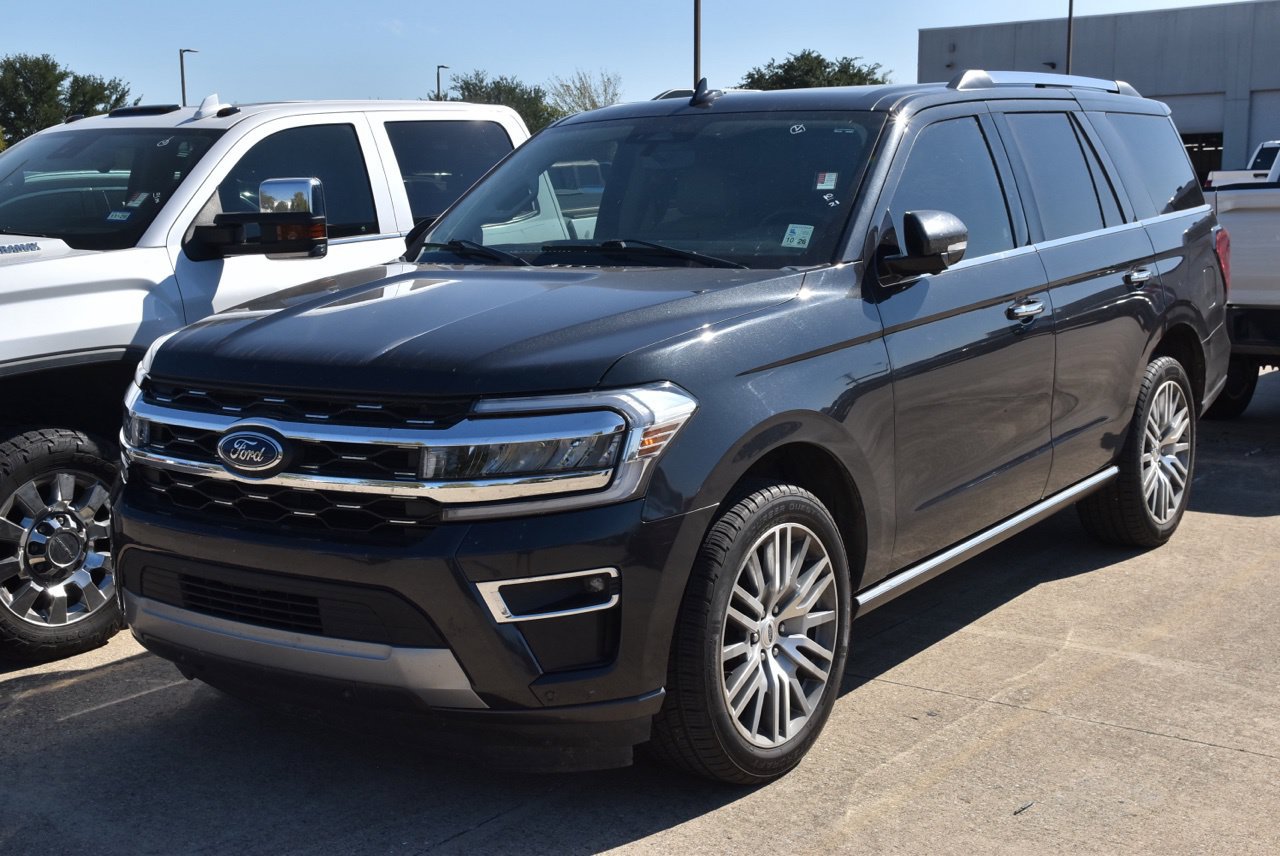 Used 2022 Ford Expedition Limited RWD image 2